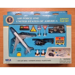 DARON AIR FORCE AIRPORT PLAYSET RT5731 - CREASED BOX