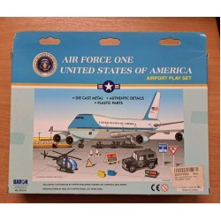 DARON AIR FORCE AIRPORT PLAYSET RT5731 - CREASED BOX