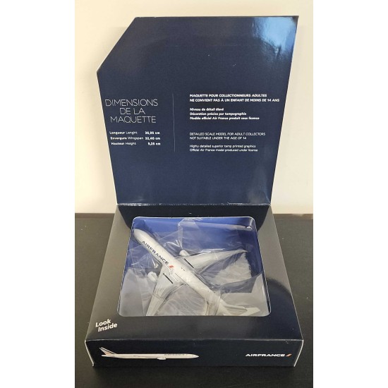 GEMINI JETS 1/400 AIR FRANCE B777-300ER F-GZNH (NEW LIVERY) GJAFR2248 - TORN BOX