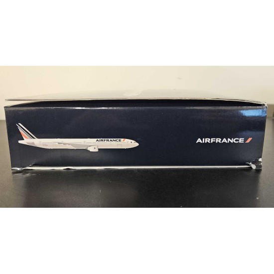 GEMINI JETS 1/400 AIR FRANCE B777-300ER F-GZNH (NEW LIVERY) GJAFR2248 - TORN BOX