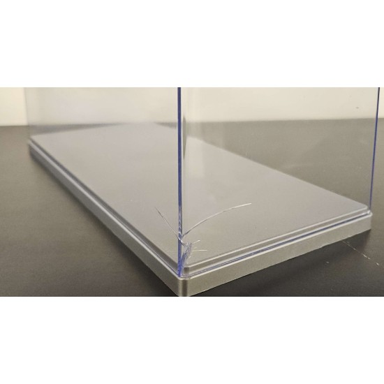 1/24 DISPLAY CASE SILVER BASE 28Lx13Wx11H CM APPROX T9-2499075 - CRACKED CASE