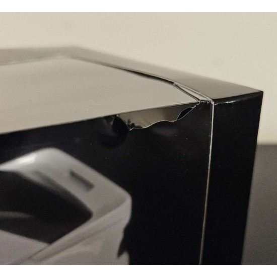 WHITEBOX 1/24 FORD RS 200 WHITE 1984 WB124211 - BOX SPLIT