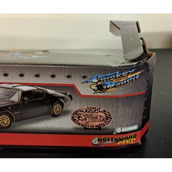 JADA 1/24 PONTIAC FIREBIRD SMOKEY AND THE BANDIT + BELT BUCKLE 30998 BOX DAMAGE JADA 1/24 PONTIAC FIREBIRD SMOKEY AND THE BANDIT + BELT BUCKLE 30998 BOX DAMAGE