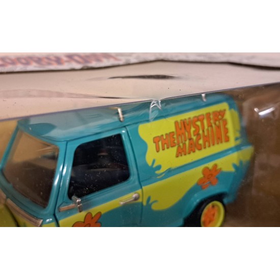 1/24 SCOOBY DOO MYSTERY MACHINE SHAGGY AND SCOOBY FIGURES 31720 BOX DAMAGE 1/24 SCOOBY DOO MYSTERY MACHINE SHAGGY AND SCOOBY FIGURES 31720 BOX DAMAGE