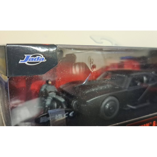 JADA 1/32 THE BATMAN BATMOBILE WITH DIECAST FIGURE 32042 - BOX DAMAGE JADA 1/32 THE BATMAN BATMOBILE WITH DIECAST FIGURE 32042 - BOX DAMAGE