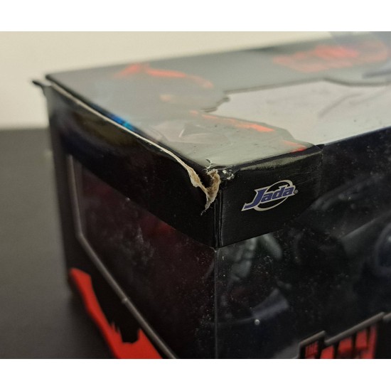 JADA 1/32 THE BATMAN BATMOBILE WITH DIECAST FIGURE 32042 - BOX DAMAGE JADA 1/32 THE BATMAN BATMOBILE WITH DIECAST FIGURE 32042 - BOX DAMAGE