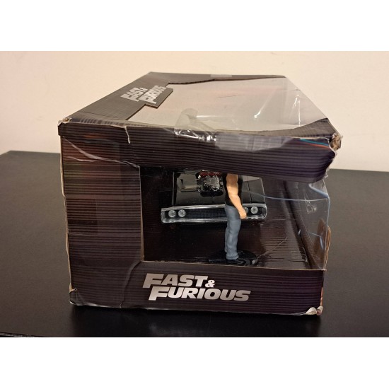 JADA 1/24 FAST AND FURIOUS DOM'S DODGE CHARGER R/T WITH FIGURE 35907 BOX DAMAGE JADA 1/24 FAST AND FURIOUS DOM'S DODGE CHARGER R/T WITH FIGURE 35907 BOX DAMAGE