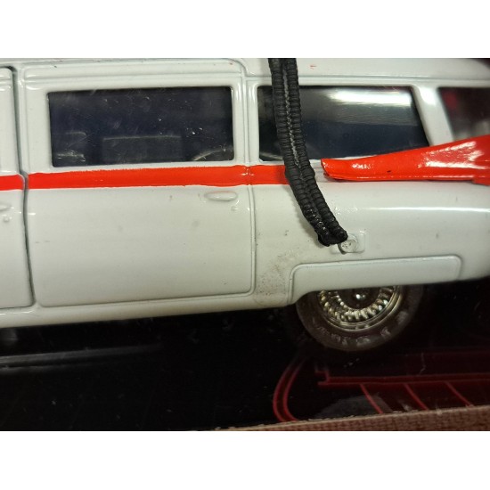 JADA 1/32 1959 CADILLAC GHOSTBUSTERS ECTO 1 99748 - PAINT DAMAGE JADA 1/32 1959 CADILLAC GHOSTBUSTERS ECTO 1 99748 - PAINT DAMAGE