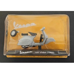 EX-MAGAZINE MODEL 1/18 VESPA 125 VNB4 1962 NL050 - BROKEN WHEEL