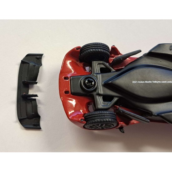 MINI GT 1/64 ASTON MARTIN VALKYRIE HYPER RED (LHD) MGT00766-L - DAMAGED MODEL MINI GT 1/64 ASTON MARTIN VALKYRIE HYPER RED (LHD) MGT00766-L - DAMAGED MODEL