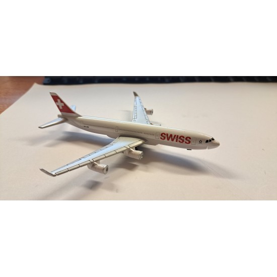 DARON SWISS AIRBUS A340 RT0284 - MISSING WHEEL DARON SWISS AIRBUS A340 RT0284 - MISSING WHEEL