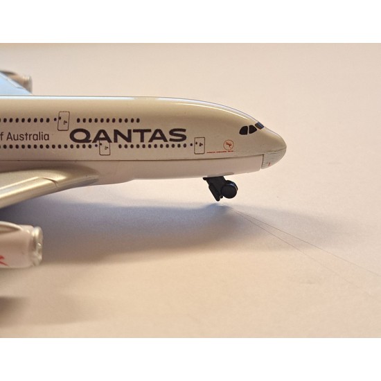 DARON A380 QANTAS DIECAST AIRLINER RT8538-1 - NO BOX