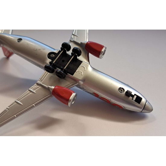 DARON JET2.COM DIECAST PLANE RT0094 - MISSING WHEEL DARON JET2.COM DIECAST PLANE RT0094 - MISSING WHEEL