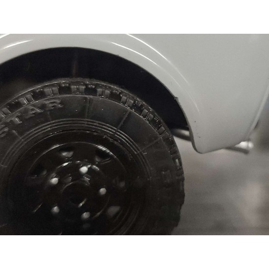 SOLIDO 1/18 1980 LADA NIVA VLADA GREY S1807302 - TORN BOX