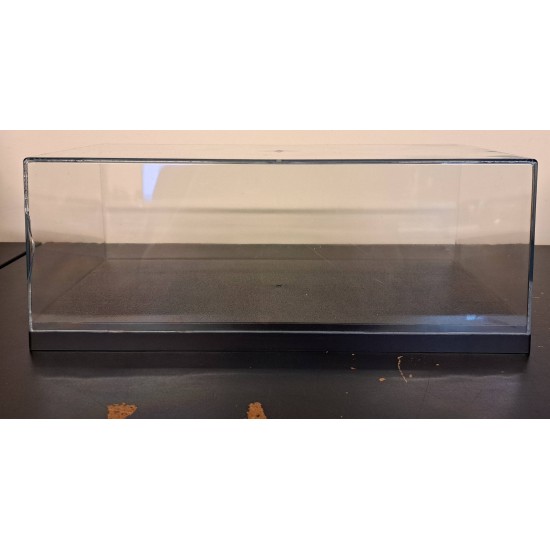 TRIPLE 9 1/18 ACRYLIC DISPLAY CASE T9-18000 - CRACKED AND CHIPPED TRIPLE 9 1/18 ACRYLIC DISPLAY CASE T9-18000 - CRACKED AND CHIPPED