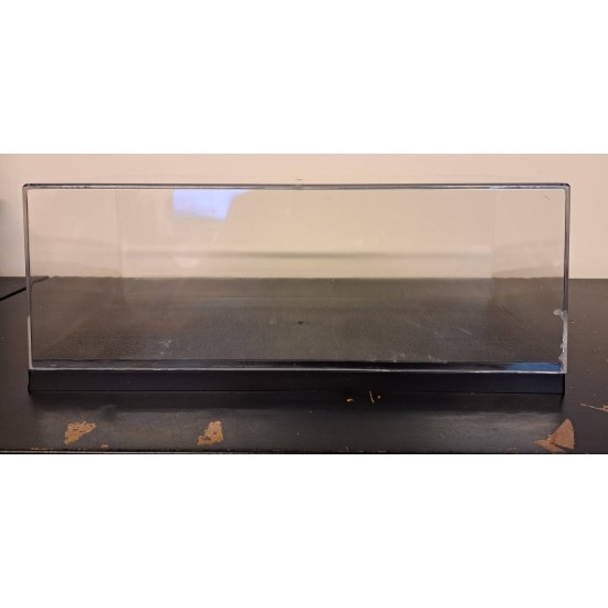 TRIPLE 9 1/18 ACRYLIC DISPLAY CASE T9-18000 - CRACKED AND CHIPPED TRIPLE 9 1/18 ACRYLIC DISPLAY CASE T9-18000 - CRACKED AND CHIPPED