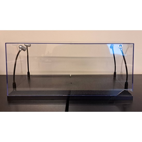 1/18 LED DISPLAY CASE 4 ADJUSTABLE LIGHTS 35 X 15 T9-189910 - CRACKED/CHIPPED 1/18 LED DISPLAY CASE 4 ADJUSTABLE LIGHTS 35 X 15 T9-189910 - CRACKED/CHIPPED