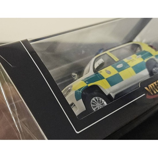 1/43 TOYOTA LAND CRUISER PRADO 2018 UK ISLE OF WHITE AMBULANCE 29428 - SCUFFED 1/43 TOYOTA LAND CRUISER PRADO 2018 UK ISLE OF WHITE AMBULANCE 29428 - SCUFFED