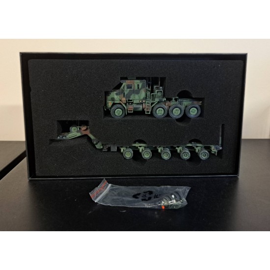 1/72 M1070 HEAVY EQUIPMENT TRANSPORTER CAMOUFLAGE COLOUR 12206PA - DAMAGED 1/72 M1070 HEAVY EQUIPMENT TRANSPORTER CAMOUFLAGE COLOUR 12206PA - DAMAGED
