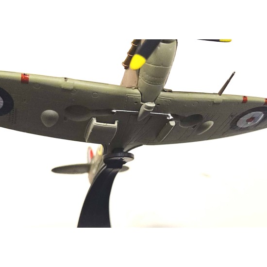 RAF 1/72 SUPERMARINE SPITFIRE MK VB 1941 40605 - MODEL DAMAGE
