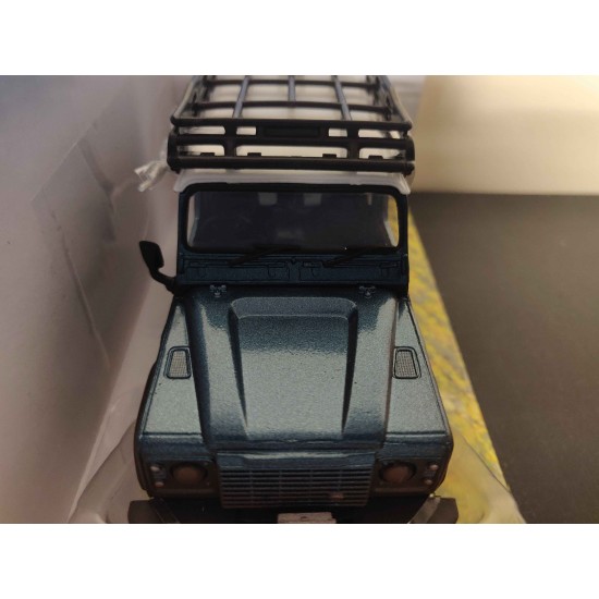 1/32 BRITAINS AT WORK - MUDDY LAND ROVER DEFENDER 43321 MISSING WING MIRROR