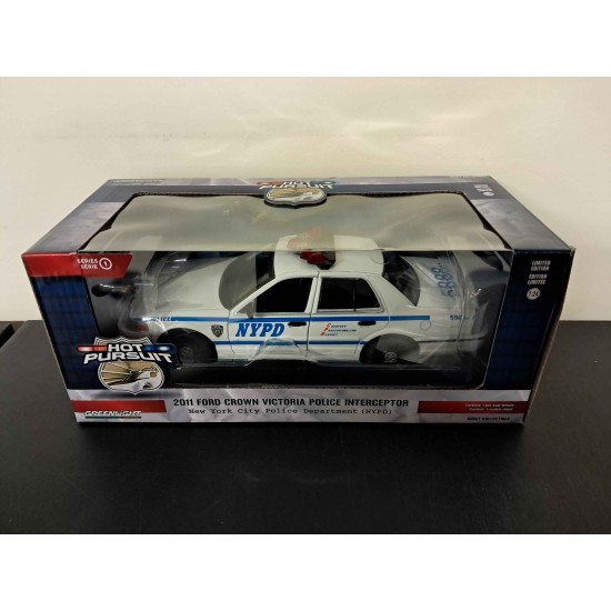 GREENLIGHT 85513 1/24 HOT PURSUIT FORD CROWN VICTORIA POLICE NYPD BOX DAMAGE