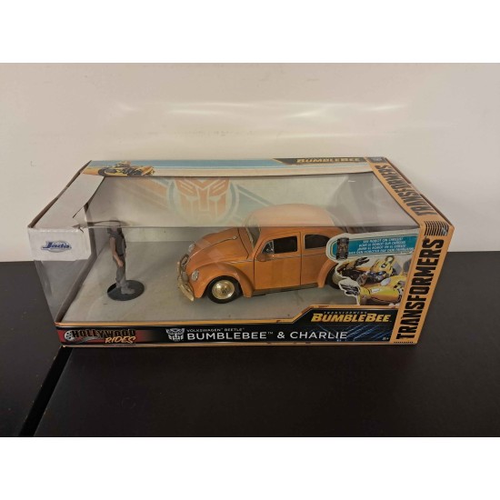 1/24 VOLKSWAGEN BEETLE TRANSFORMERS BUMBLEBEE WITH CHARLIE FIGURE BOX DAMAGE