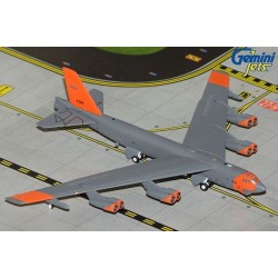 1/400 U.S. AIR FORCE B-52H STRATOFORTRESS 61-0028 WOLFPACK RETRO ORANGE LIVERY