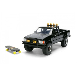 1/24 BACK TO THE FUTURE TOYOTA SR5 PICK UP 1985 W/ MARTY'S SKATEBOARD 36479
