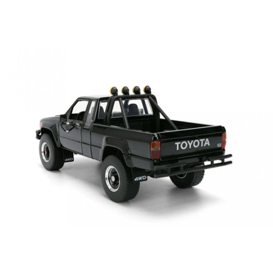 1/24 BACK TO THE FUTURE TOYOTA SR5 PICK UP 1985 W/ MARTY'S SKATEBOARD 36479 1/24 BACK TO THE FUTURE TOYOTA SR5 PICK UP 1985 W/ MARTY'S SKATEBOARD 36479