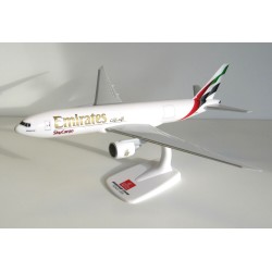 PPC 1/200 EMIRATES NEW LIVERY SKYCARGO B777-200FR 460472 PLASTIC -SNAP-FIT MODEL