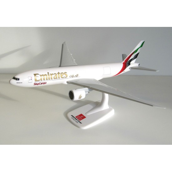 PPC 1/200 EMIRATES NEW LIVERY SKYCARGO B777-200FR 460472 PLASTIC -SNAP-FIT MODEL