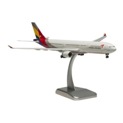 HO4999GR - 1/200 ASIANA A330-300 WITH GEAR HO4999GR - 1/200 ASIANA A330-300 WITH GEAR