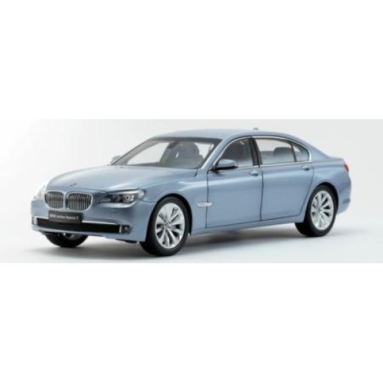 KY8782BW - 1/18 BMW 7 SERIES ACTIVE HYBRID BLUE WATE