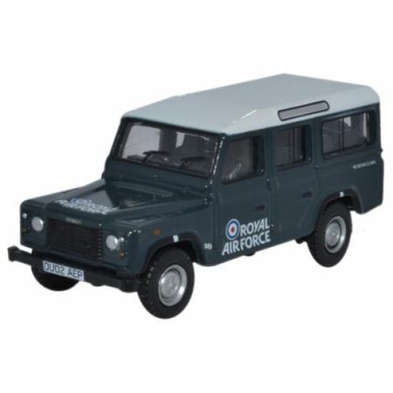 1/76 LAND ROVER DEFENDER STATION WAGON RAF