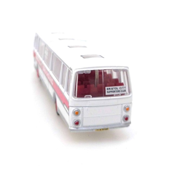 EFE 1/76 DE-LUXE PLAXTON COACH BRISTOL GREYHOUND 15706DL