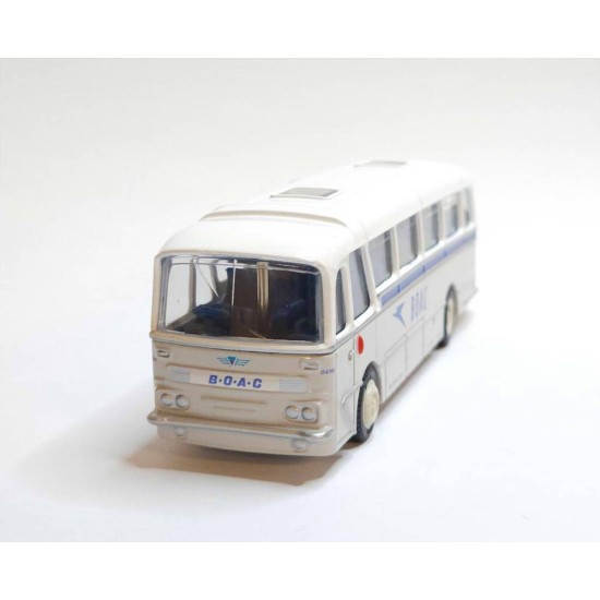 EFE 1/76 GRENADIER COACH B.O.A.C. PRESTWICK AIRPORT 12306