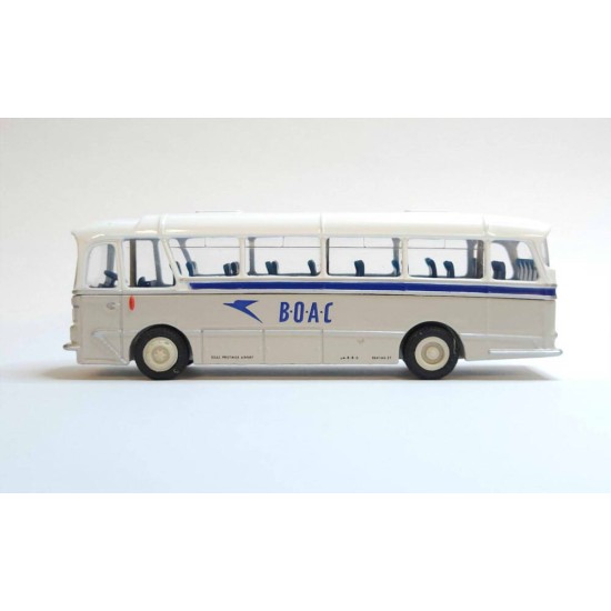 EFE 1/76 GRENADIER COACH B.O.A.C. PRESTWICK AIRPORT 12306
