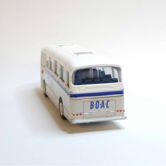 EFE 1/76 GRENADIER COACH B.O.A.C. PRESTWICK AIRPORT 12306