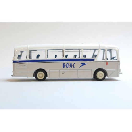 EFE 1/76 GRENADIER COACH B.O.A.C. PRESTWICK AIRPORT 12306