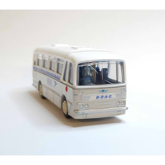 EFE 1/76 GRENADIER COACH B.O.A.C. PRESTWICK AIRPORT 12306