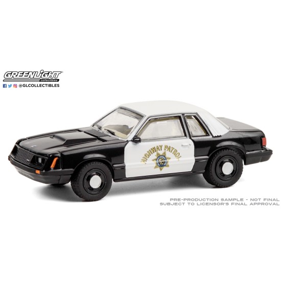 1/64 HOT PURSUIT SERIES 36 - 1982 FORD MUSTANG SSP - CALIFORNIA HIGHWAY PATROL