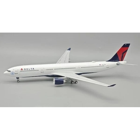 1/200 DELTA AIR LINES AIRBUS A330-323 N821NW WITH STAND IF333DL0825