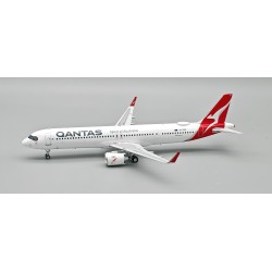 1/200 QANTAS AIRBUS A321-271NY VH-OGB WITH STAND