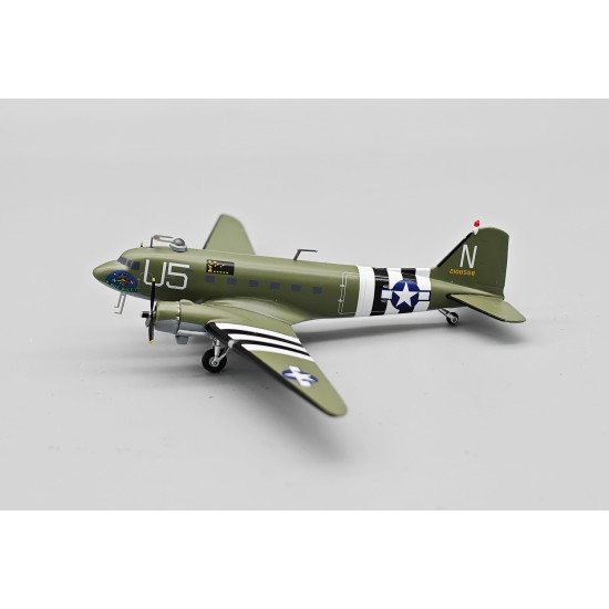 1/200 USA - AIR FORCE DOUGLAS C-47A SKYTRAIN (DC-3)42-100558 WITH STAND