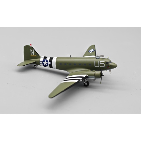 1/200 USA - AIR FORCE DOUGLAS C-47A SKYTRAIN (DC-3)42-100558 WITH STAND