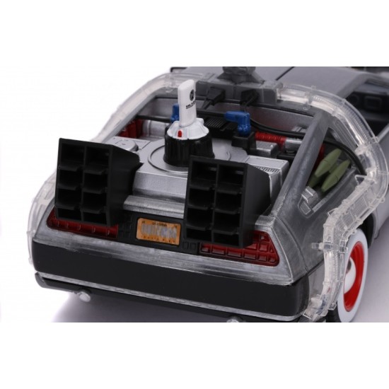 1/24 BACK TO THE FUTURE III TIME MACHINE DELOREAN WITH WORKING LIGHTS