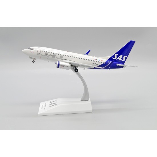 1/200 SCANDINAVIAN AIRLINES BOEING 737-700 REG: SE-RJX WITH STAND XX20107