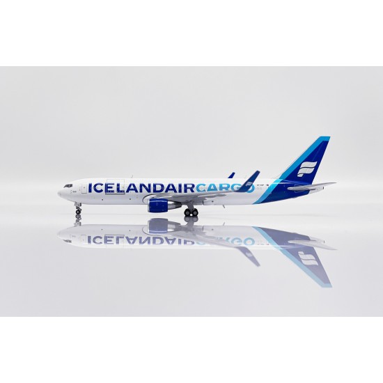 1/400 ICELANDAIR CARGO BOEING 767-300(ER)(BCF) TF-ISP WITH ANTENNA XX40172