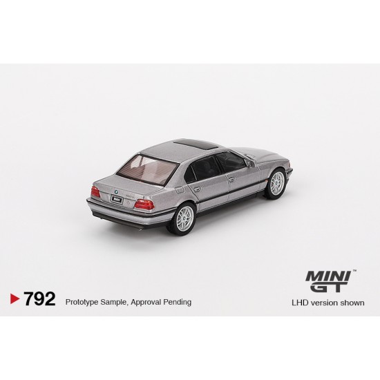 1/64 BMW 750IL ASPEN SILVER METALLIC (LHD)